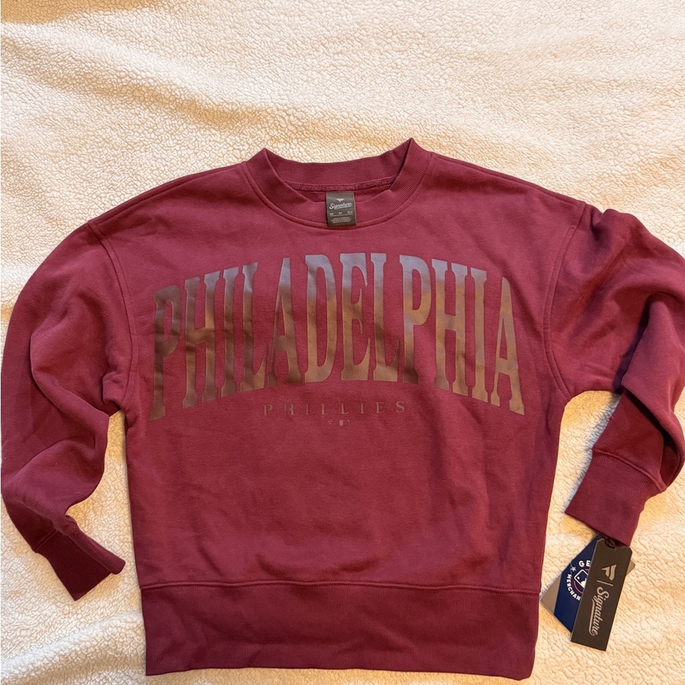 Signature Philadelphia Phillies cropped crewneck